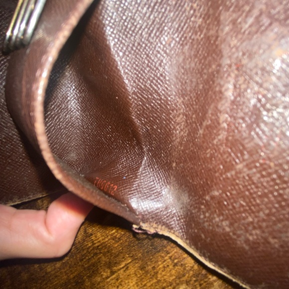 LV Damier Ebene Key Holder - Picture 10 of 10